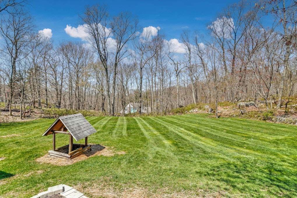 526 Barrack Hill, Ridgefield, CT 06877, Presented by Debi Orr