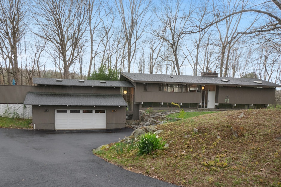 134 Todd Road, Katonah, NY 10536, Presented by Sandra Greller, Douglas