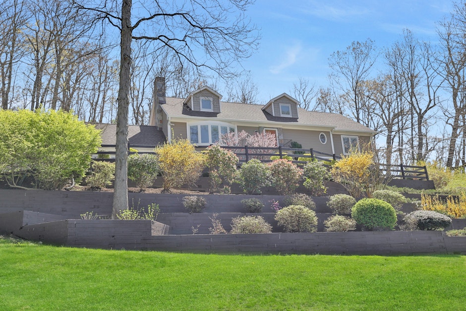 52 Bacon Hill Road, Pleasantville, NY 10570, Presented by Rita Longo