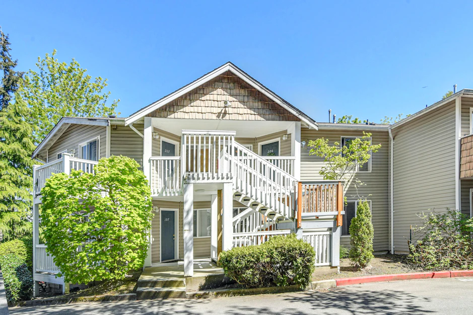 15101 Admiralty Way, Lynnwood, WA 98087, Presented by Lauren Hunnicutt