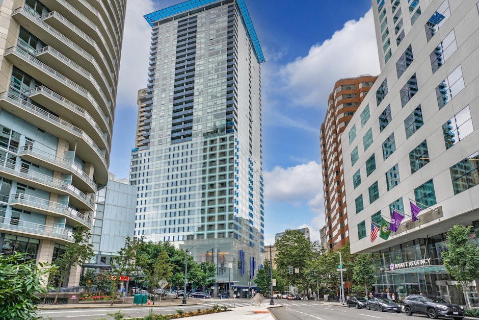 737 Olive Way 1810, Seattle, WA 98101, Presented by Shane Ristine