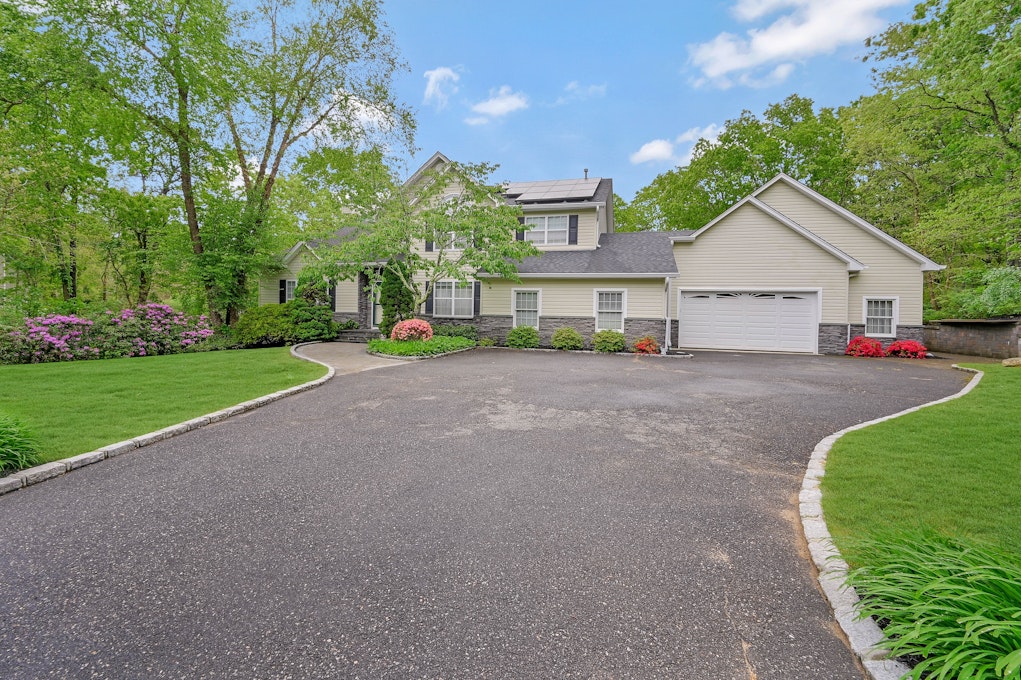 19 Silas Woods Road, Manorville, NY 11949, Presented by Anna Fiore