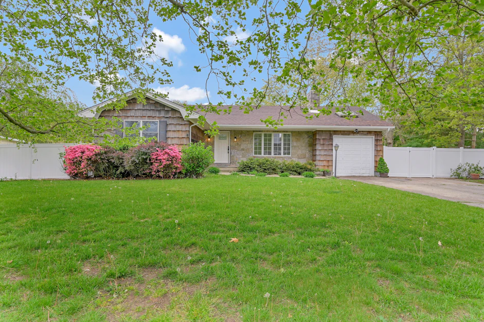 44 Driftwood Lane, East Moriches, NY 11940, Presented by Anna Fiore