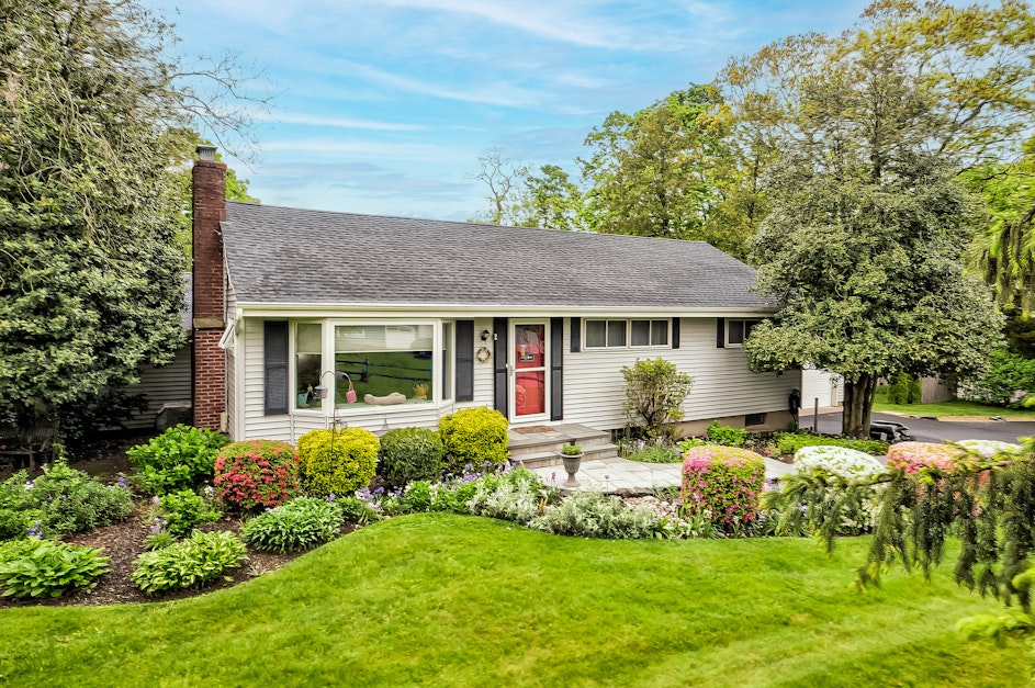 2 Normandy Dr, Northport, NY 11768, Presented by Patricia Gosman