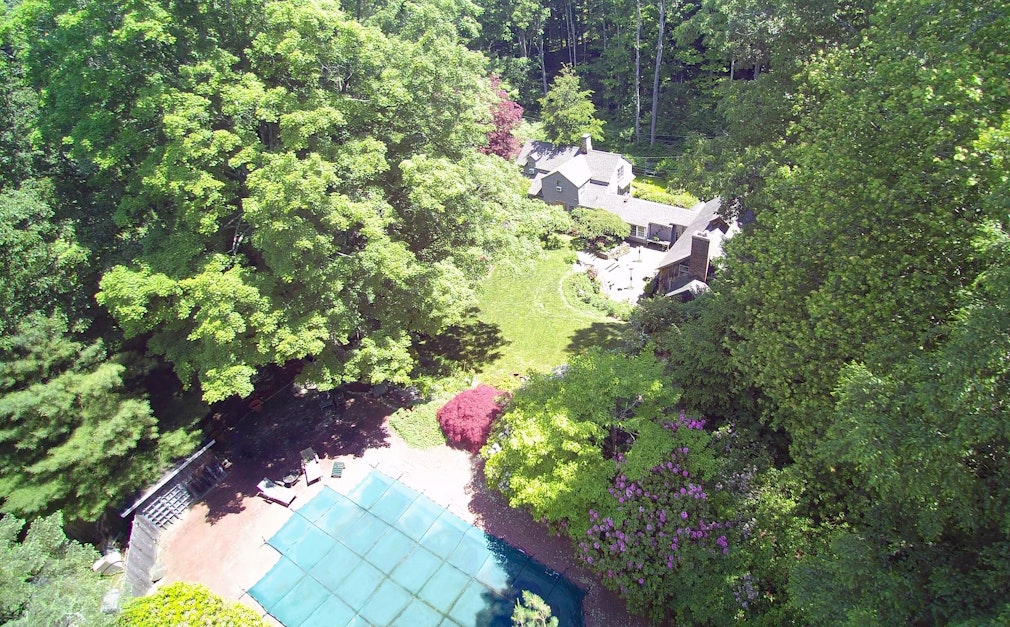 70 Limekiln Road, Redding, CT 06896, Presented by Laura Ancona, William