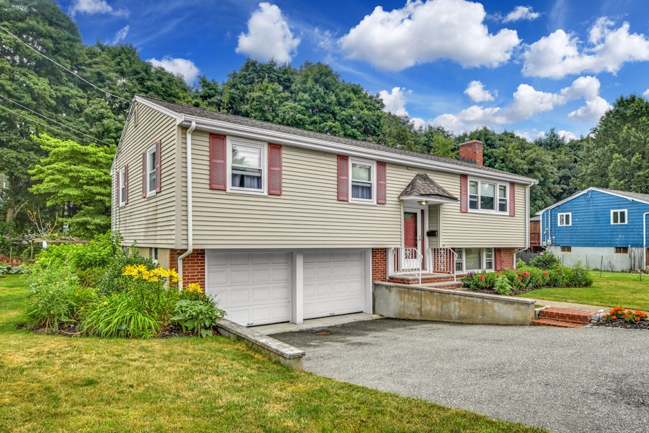 39 Quimby Avenue, Woburn, MA 01801, Presented by Wahid Shaikh, Boston