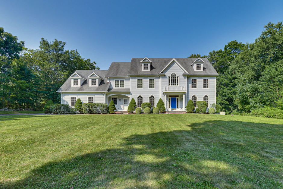 19 Old Sow Road, Easton, CT 06612, Presented by Roni Agress, William