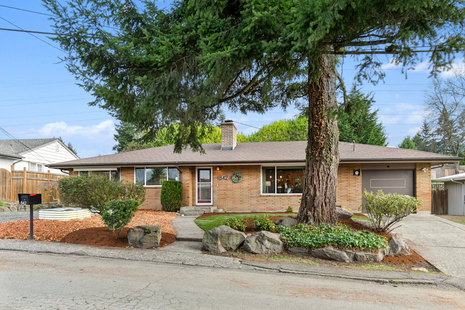 Windermere Renton 842 Lynnwood Ave. NE, Renton, WA 98056, Presented by Camerer Real ...